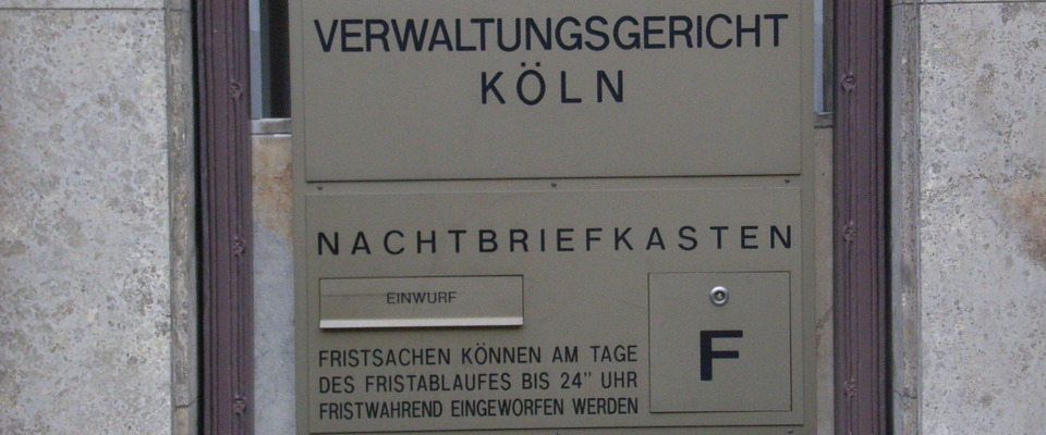 Nachtbriefkasten außen am Gerichtsgebäude